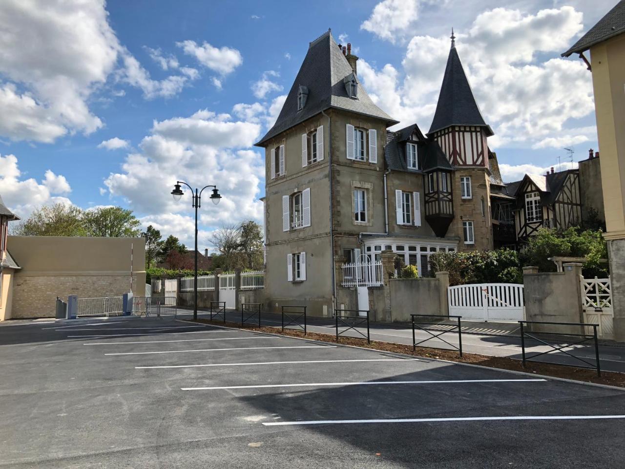 Dday Aviators Le Manoir Hotel Arromanches-les-Bains Exterior photo