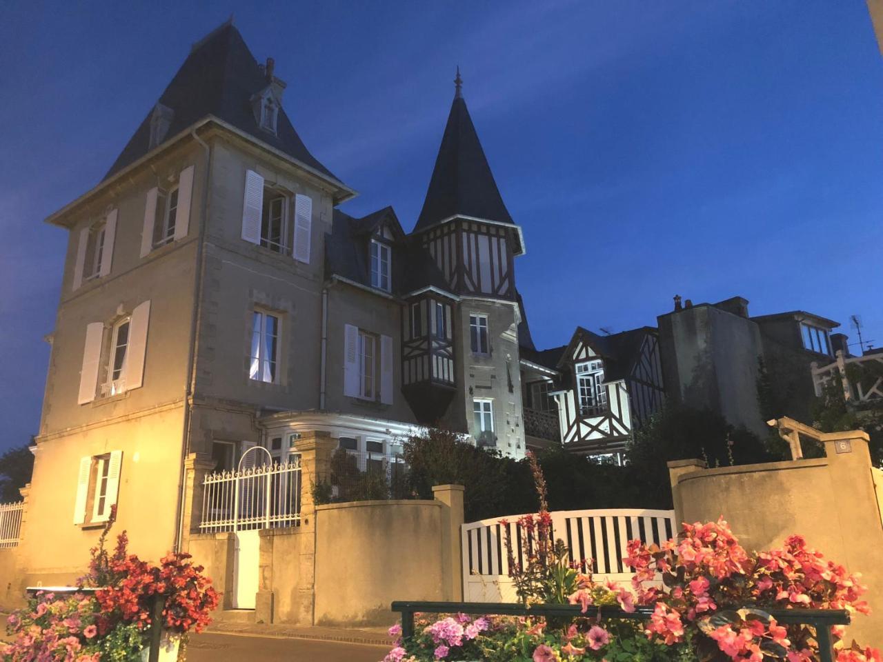 Dday Aviators Le Manoir Hotel Arromanches-les-Bains Exterior photo